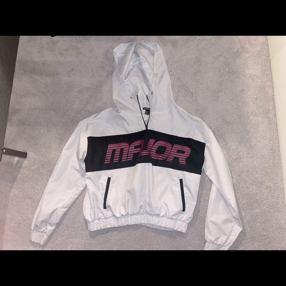 Major white pullover
